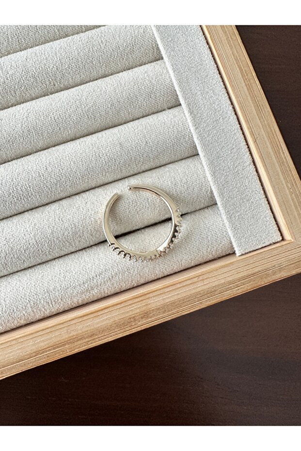 خاتم ذهبي مرصع بالأحجار الكريمة - 2