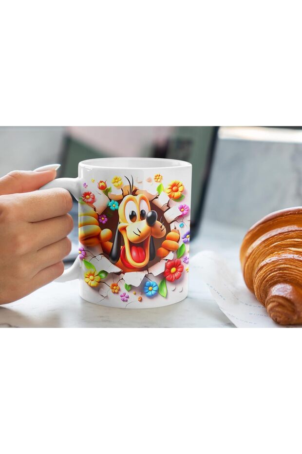 كوب بتصميم ثلاثي الأبعاد لشخصية بلوتو الكرتونية - 3