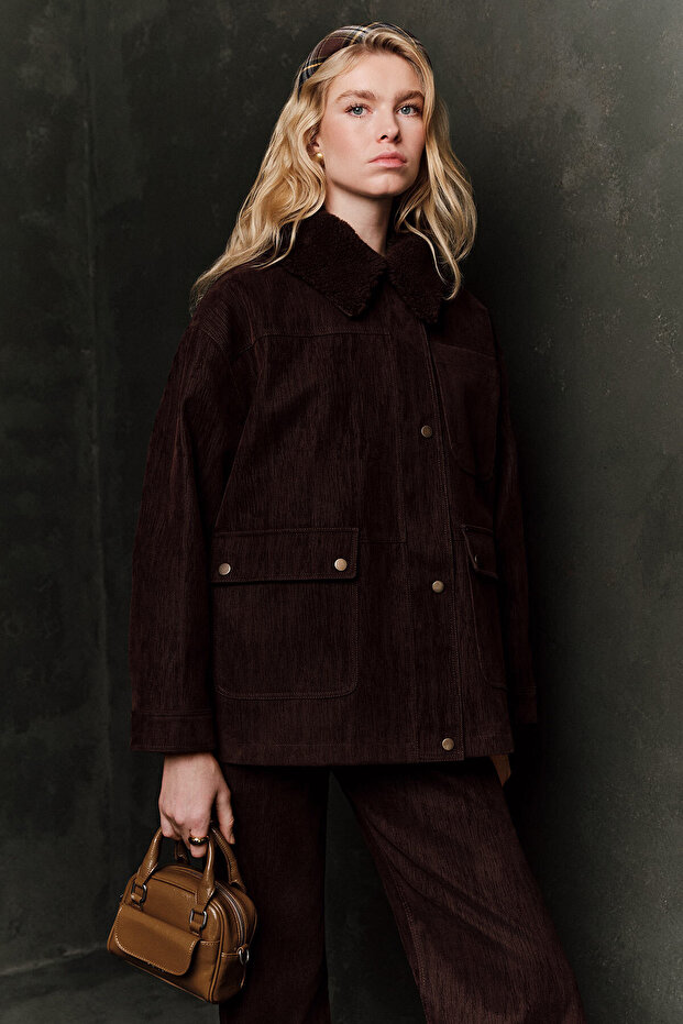 سترة طبيعية بفرو على الحواف باللون البني - 1