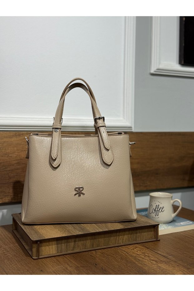7003 Cl Kum Ebatı 29 × 22 Stylish and Practical Hand and Arm Bag.