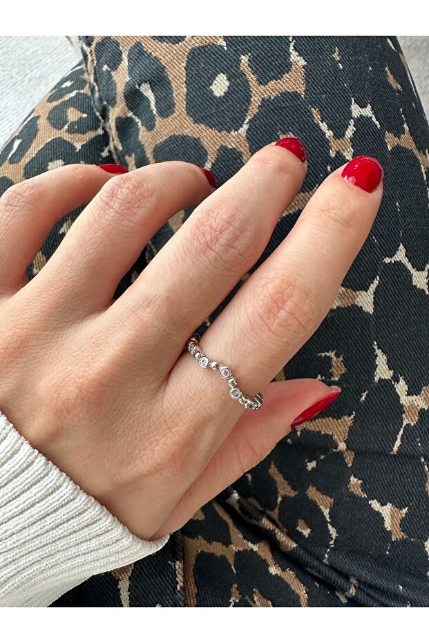 خاتم فضي اللون مرصع بالأحجار - 4