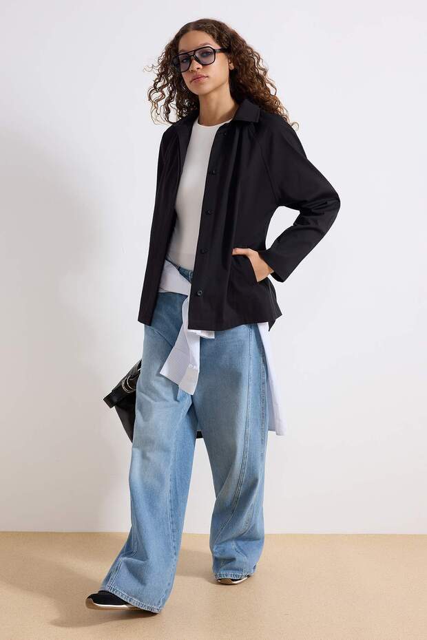 Siyah Oversize Yazlık İnce Kumaşlı Kuşaklı Kısa Trençkot TWOSS26TR00003 - 4