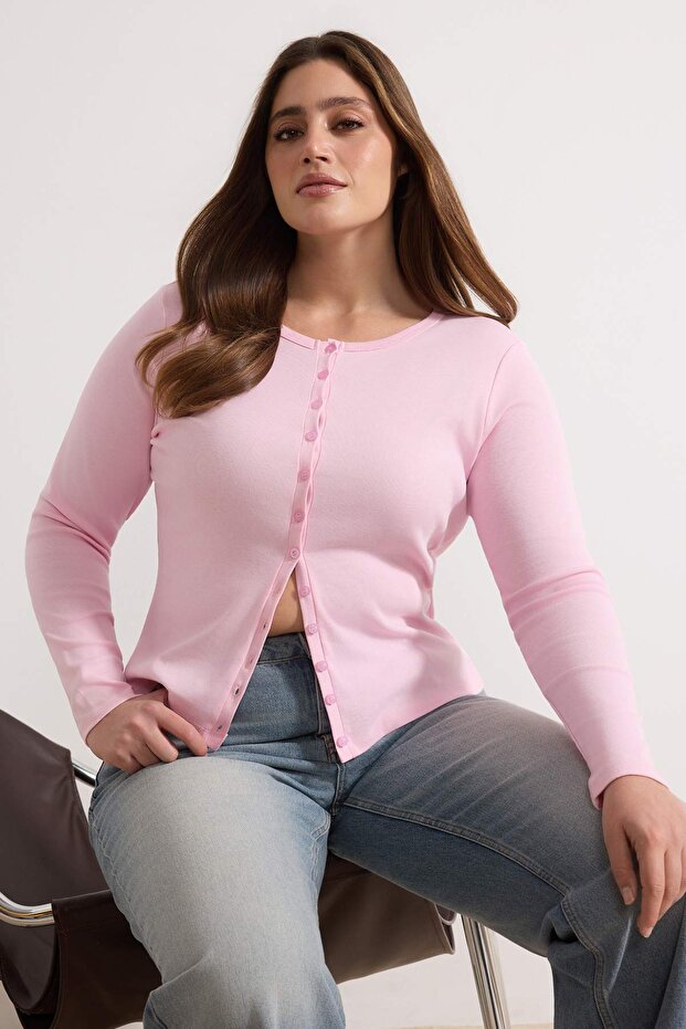Pembe Düğme Detaylı Crop/Kısa Ribana Örme Büyük Beden Bluz TBBSS26AF00010 - 2