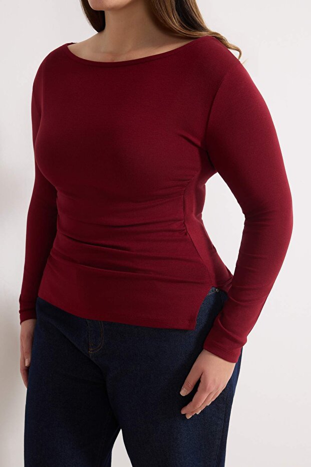 Kırmızı Yumuşak Kumaşlı Kayık Yaka Büzgü Detaylı Örme Büyük Beden Bluz TBBAW26AF00108 - 3