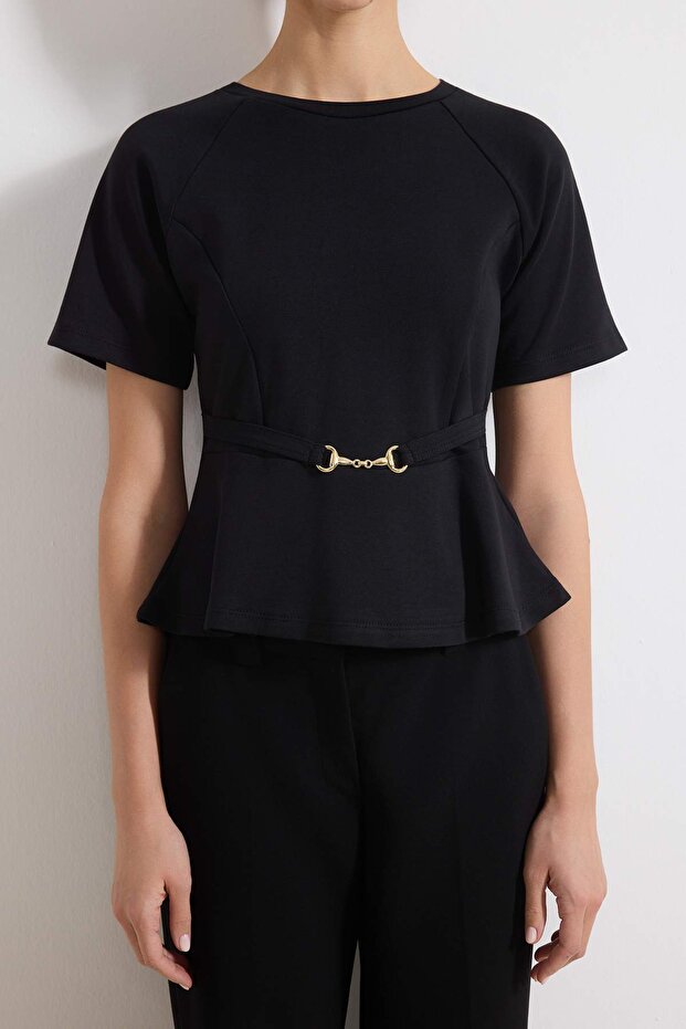 Siyah Peplum Reglan Kol Kısa Kollu Aksesuar Detaylı İnterlok Örme Bluz TWOSS26BZ00242 - 3