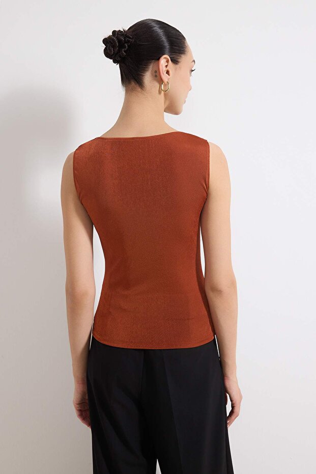 Kiremit Fitted/Vücuda Oturan Degaje Yaka Kalın Askılı Kolsuz Buzzy Örme Bluz TWOSS26BZ00266 - 4