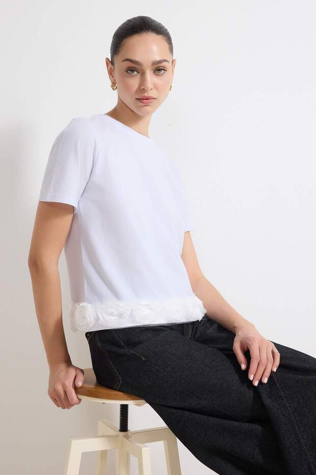Ekru Regular/Normal Kalıp Kısa Kollu Aksesuar Detaylı Tok %100 Pamuk Örme T-shirt TWOSS26TS00054 - 3