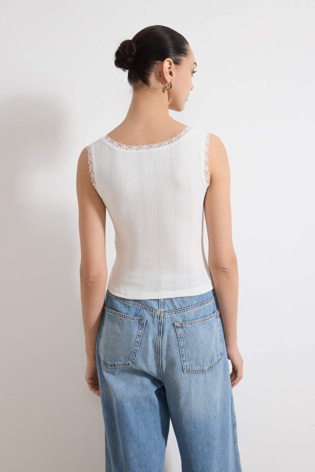 Ekru Fitted/Vücuda Oturan Kare Yaka Volanlı/Fırfırlı Fitilli Esnek Örme Bluz TWOSS26BZ00006 - 4