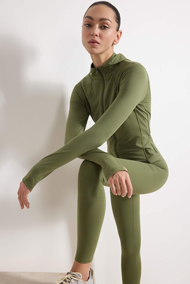 Açık Haki Soft Fırçalı Kumaş Kapüşonlu ve Reflektör Baskılı Örme Spor Ceket THMAW26SK00000 - 2