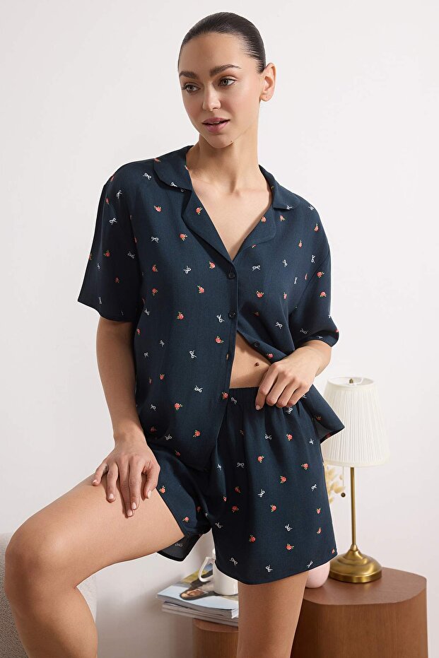 Lacivert Çiçek ve Kurdele/Fiyonk Desenli Viskon Dokuma Pijama Takımı THMSS26PT00041 - 4