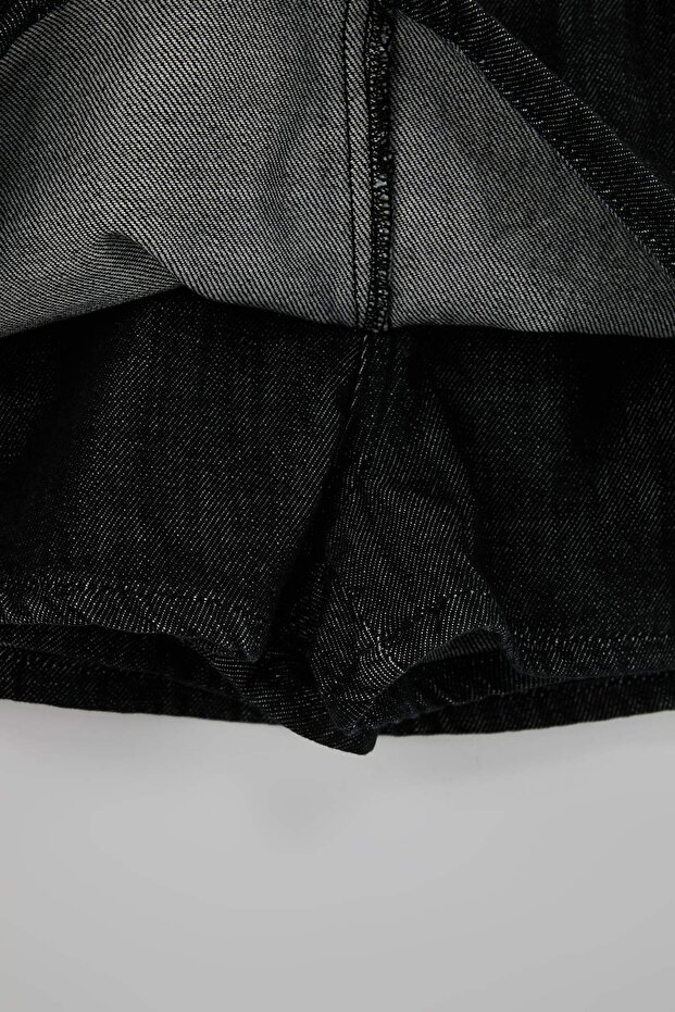 Siyah Kemer Detaylı Arkası Etek Görünümlü Denim Şort Etek TWOAW26SR00020 - 6