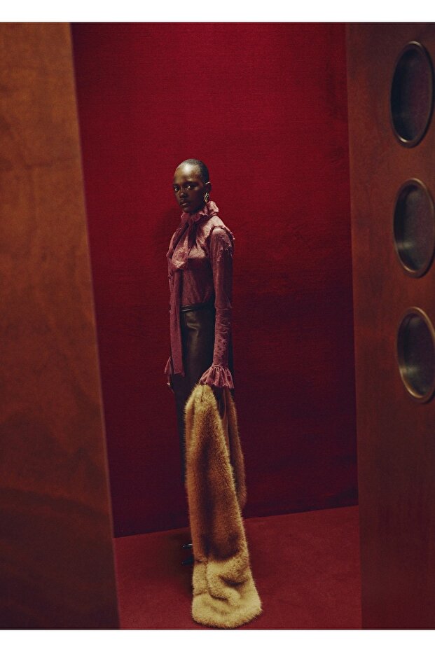 Büzgülü yaka dantel bluz - 6