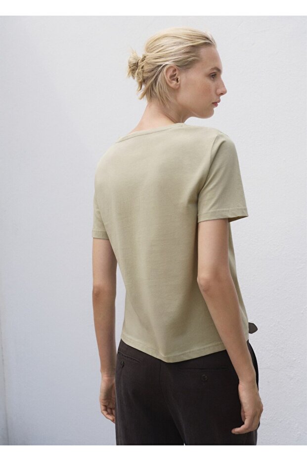 V yakalı pamuklu tişört - 4