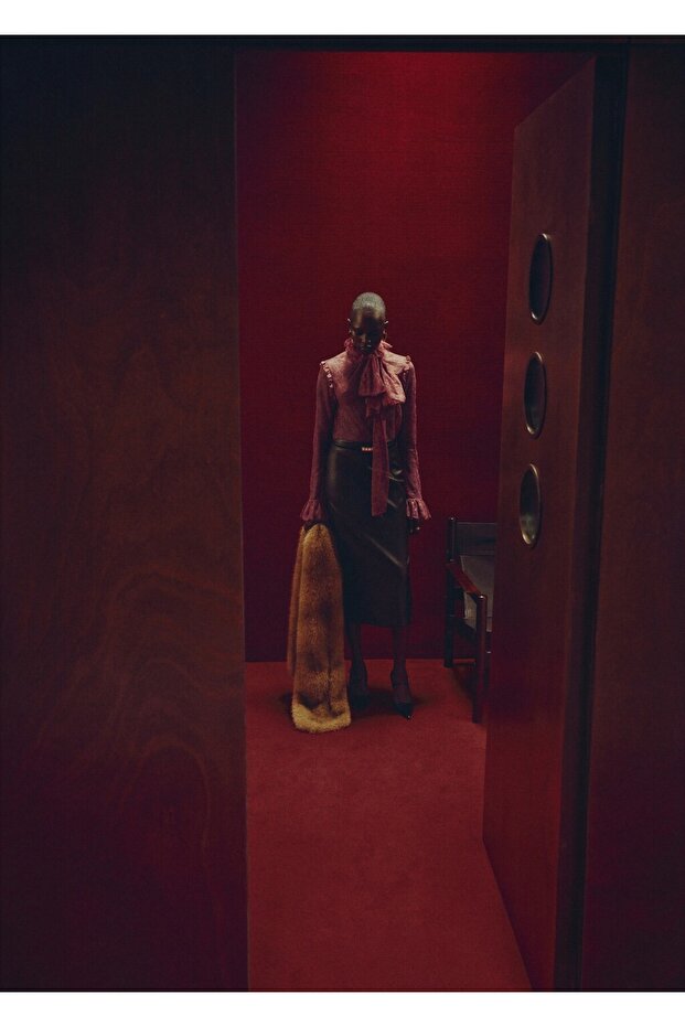 Büzgülü yaka dantel bluz - 2