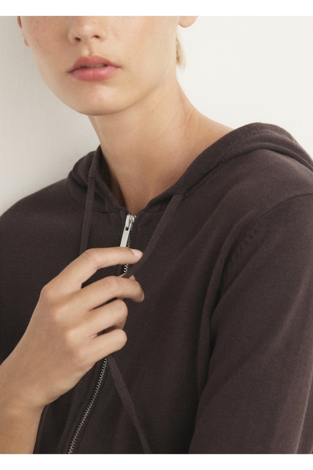 Strickjacke aus Baumwollstrick mit Kapuze - 6