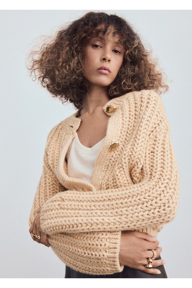 Kalın triko mücevher düğmeli hırka - 1