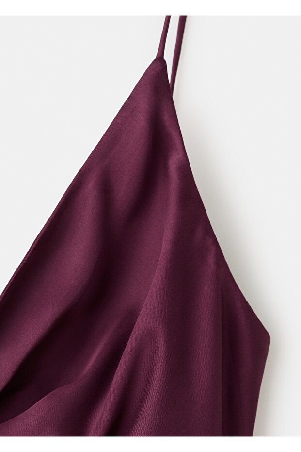 V yakalı saten elbise - 5