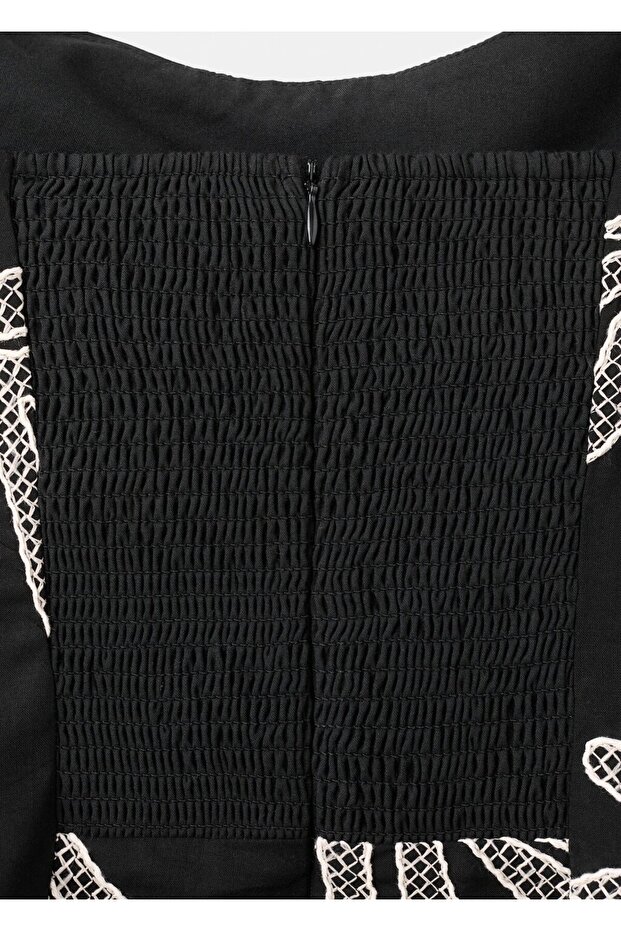 Çiçek işlemeli elbise - 5