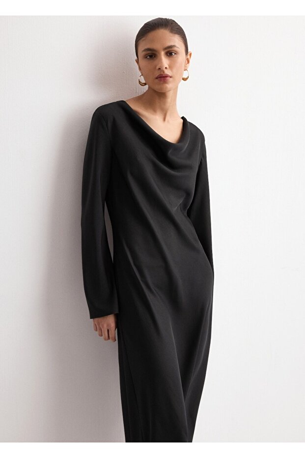 Yakası drapeli elbise - 1