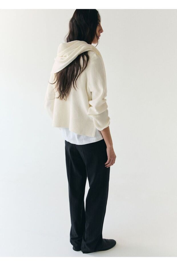 Fularlı triko kazak - 4