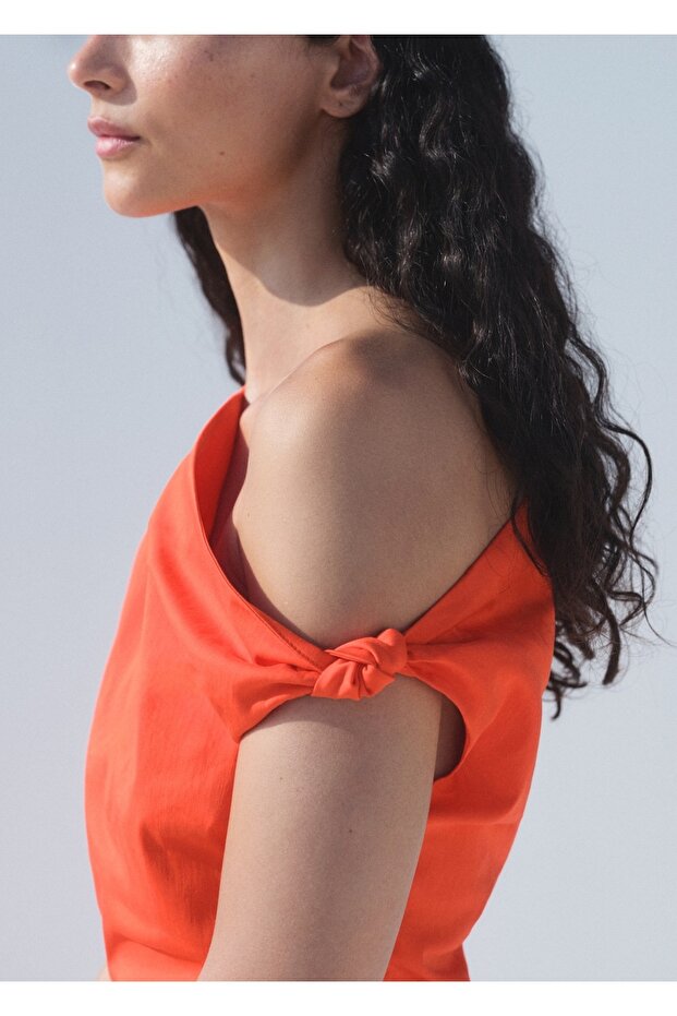 Asimetrik yaka kısa elbise - 5