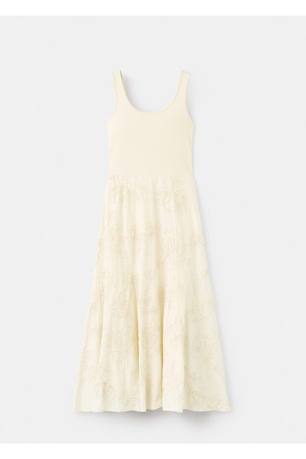 Çiçek işlemeli elbise - 3