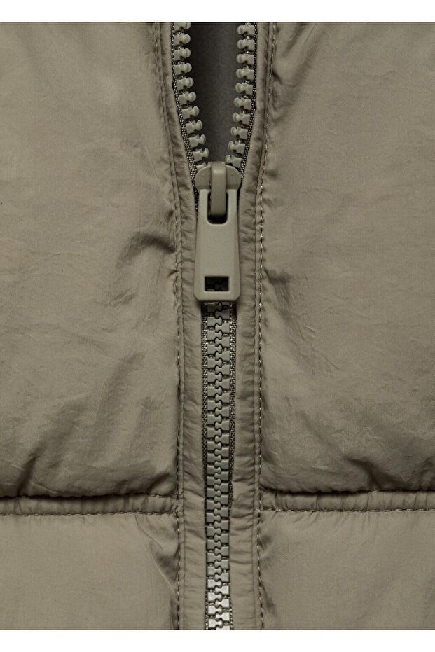 Kapüşonlu kapitone yelek - 4