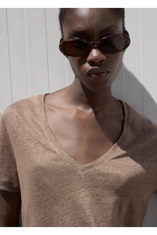 V yakalı keten tişört - 6