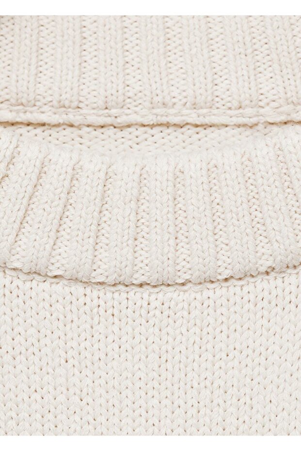 Pullover mit Strickdetail - 4