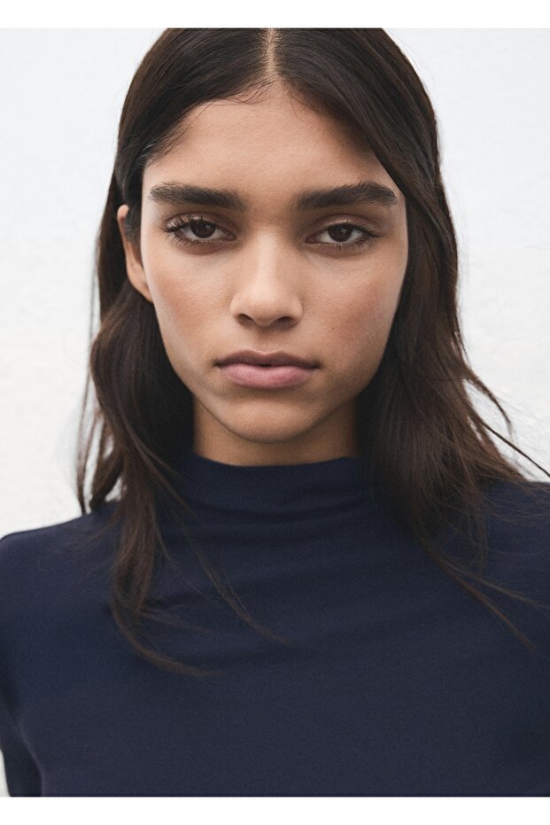 Dik yaka tişört - 6