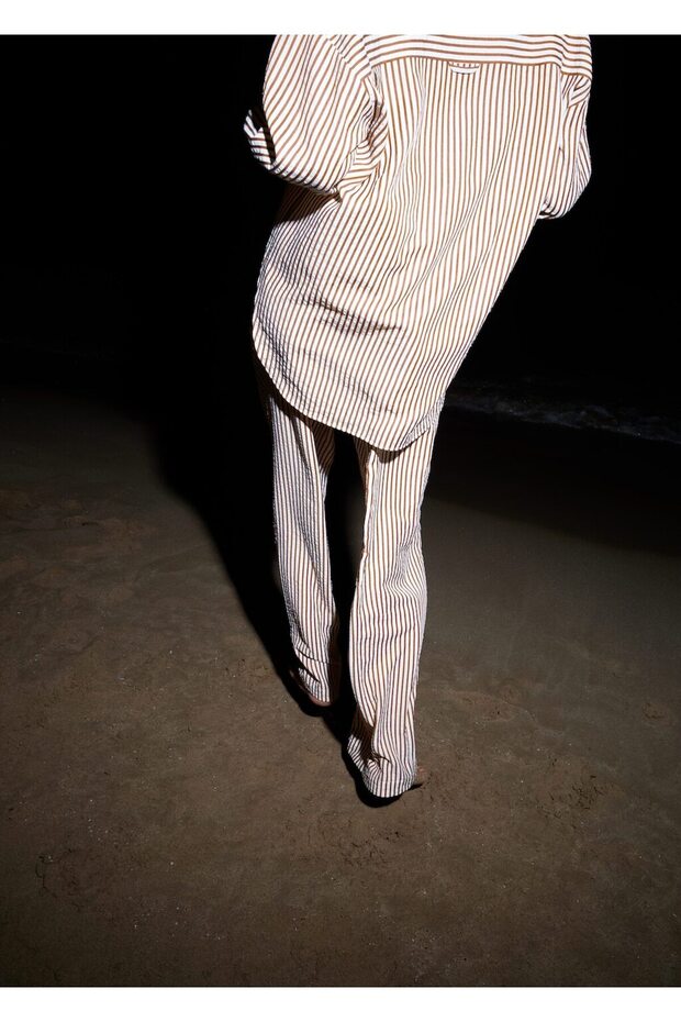 Çizgili pensli pantolon - 8