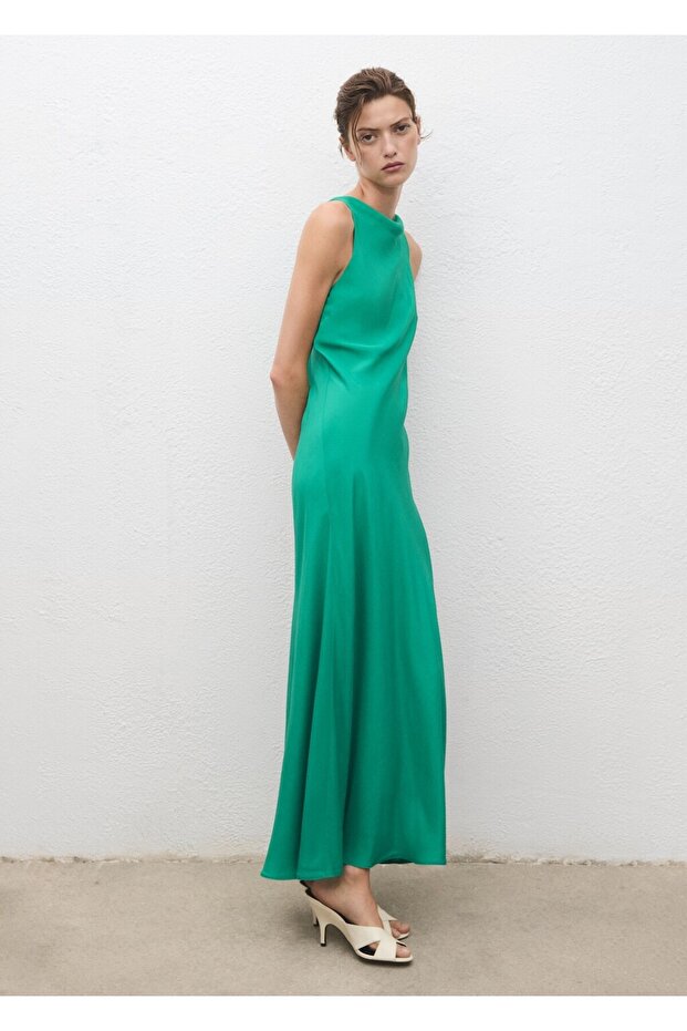 Uzun saten elbise - 2