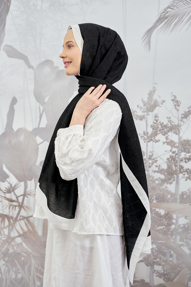 Chain Monogram Patterned Shawl 3042-Black - 4