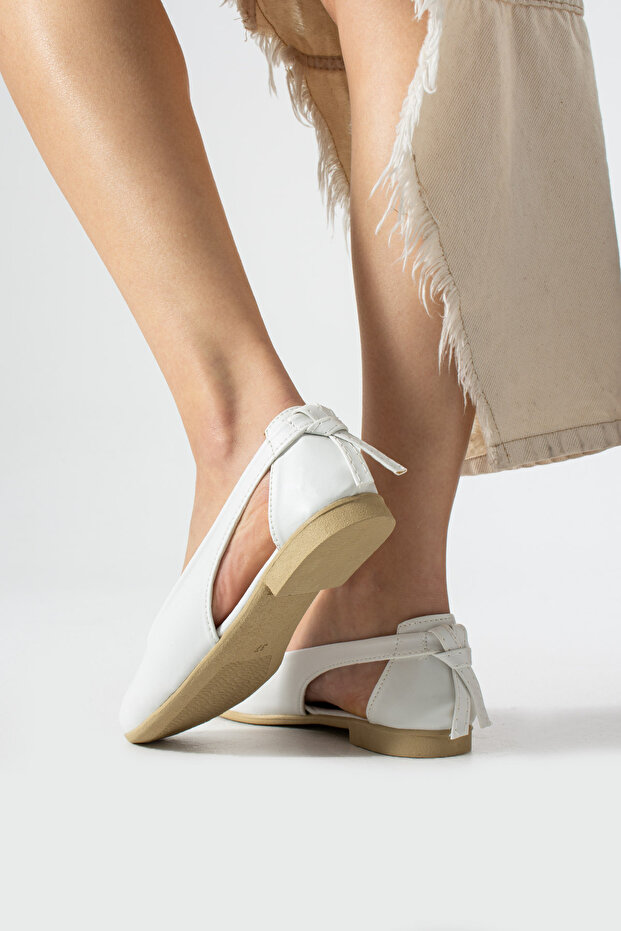 صندل جلدي أبيض مفتوح من الجانب - 3