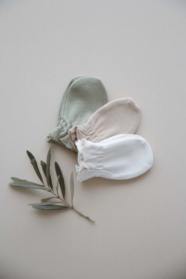 3-Piece Khaki-Cream-Mink Color Newborn Glove Set Model 3