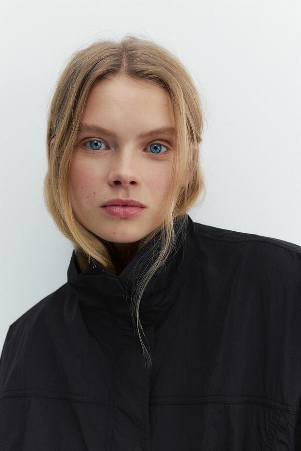 Kısa naylon görünümlü ceket - 4