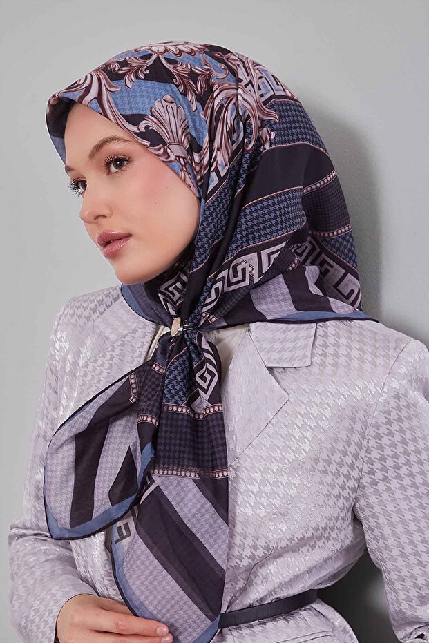 وشاح من القطن الحريري بنمط الخرز الأزرق من الدنيم