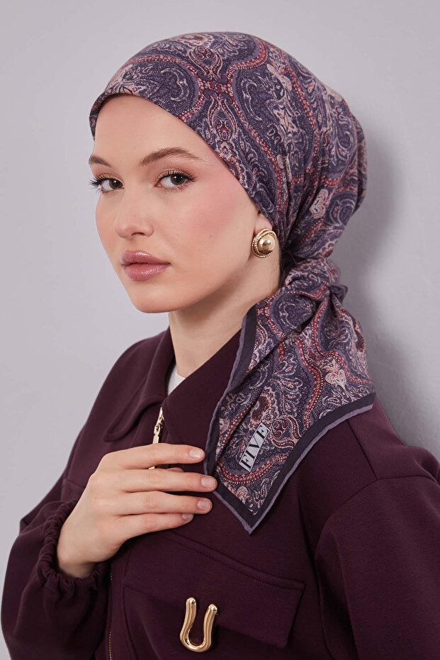 وشاح من القطن الحريري بنمط بلاط الأنثراسيت