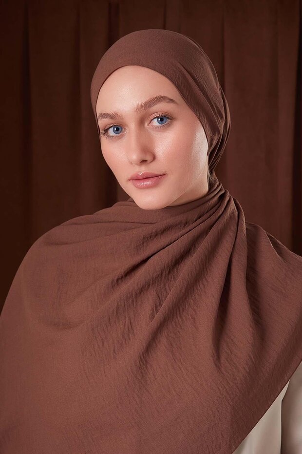 شال قطني لونا بني سادة