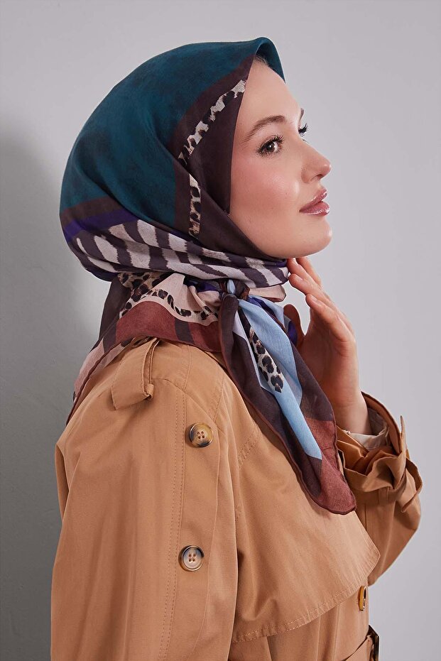 وشاح قطني منقوش بنمط الفهد باللون البني الداكن