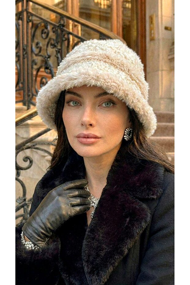 Women's Wool Textured Plush Detailed Bucket Hat