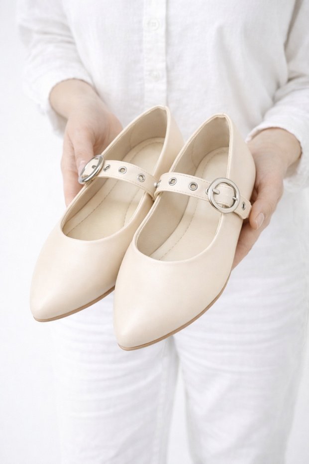 Verona Women's Buckle Pointed Toe Ring Detailed Casual Women's Mary Jane Flats