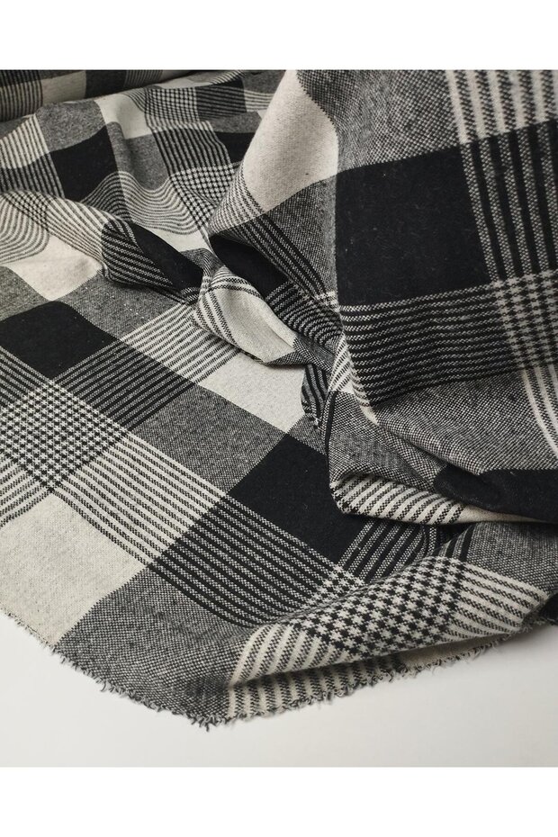 Plaid Knitted Fabric in Black and Ecru Colors (Width 150 cm X Length 295 cm)