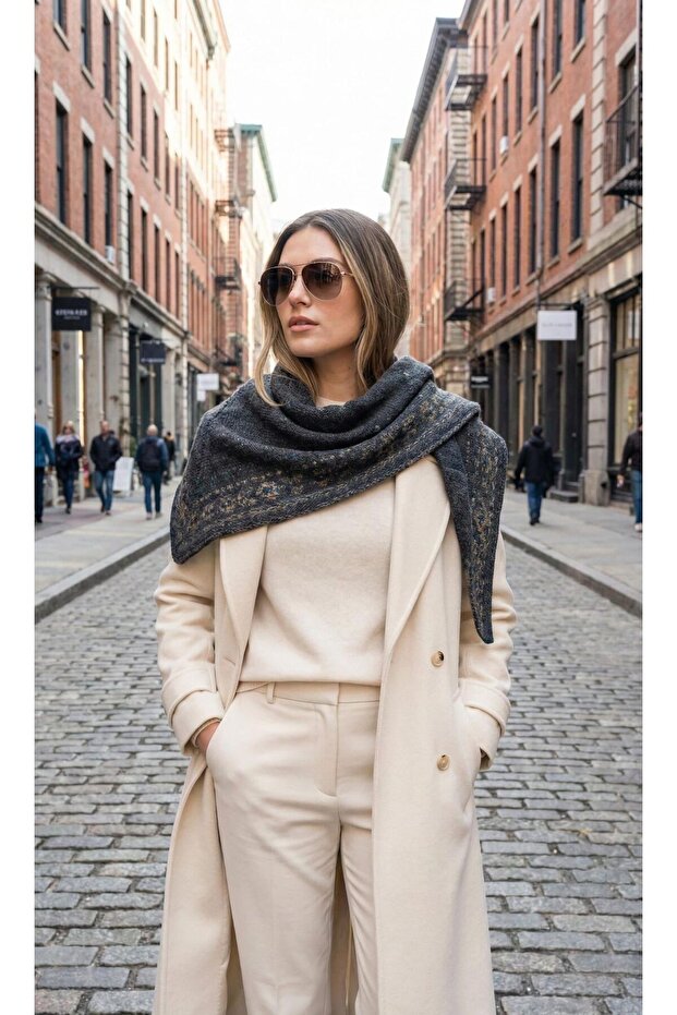 Triangle Healy Scarf - 1