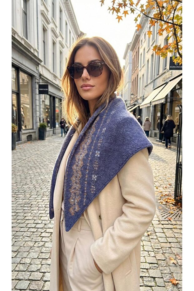 Triangle Healy Scarf - 1