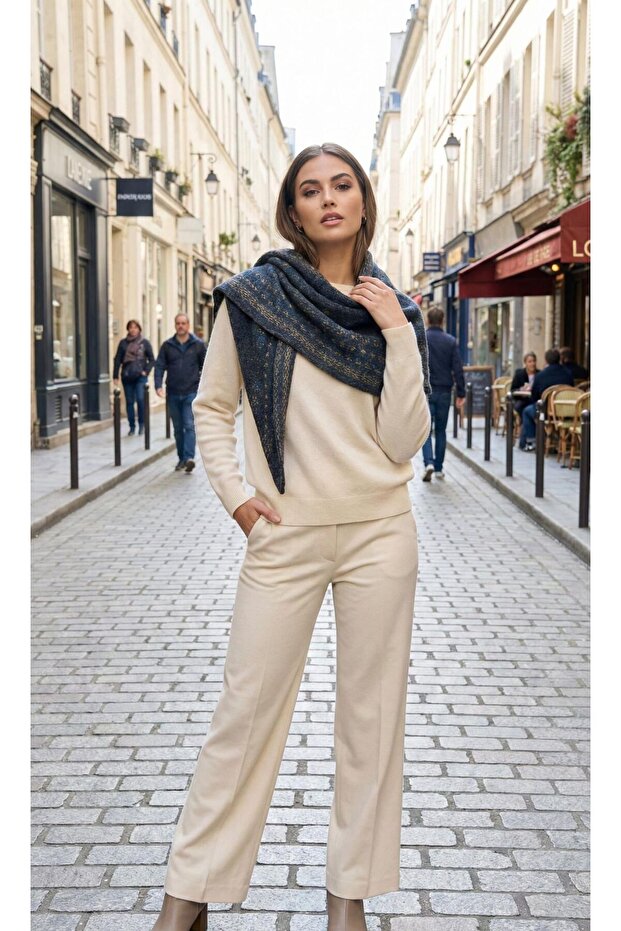 Triangle Healy Scarf - 3