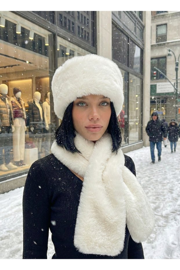 2-Piece Plush Hat and Scarf Set – Women's Winter Plush Hat and Neck Warmer Set | Soft, Stylish, and Warm