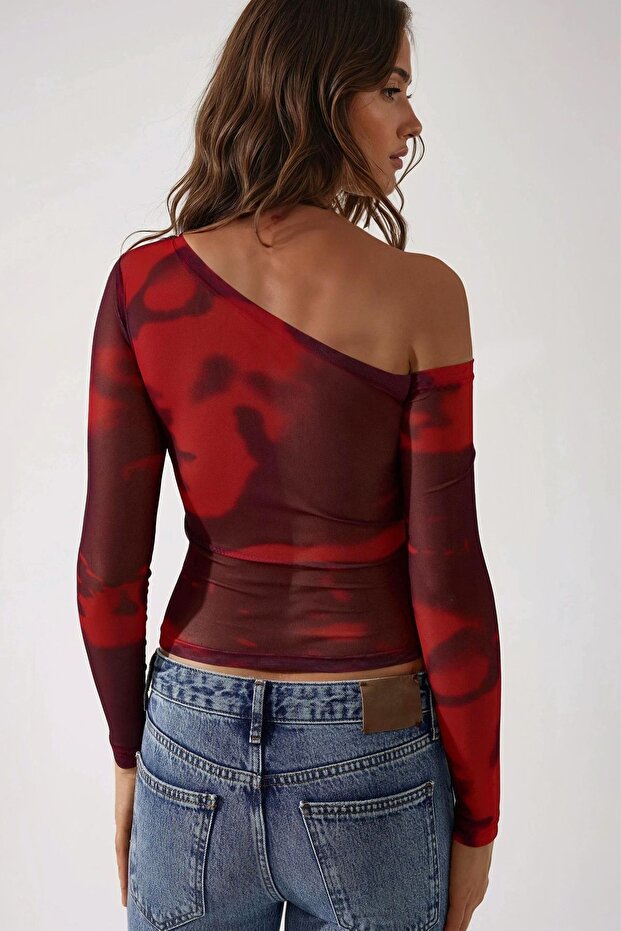 بلوزة تول مبطنة برقبة غير متماثلة - 3