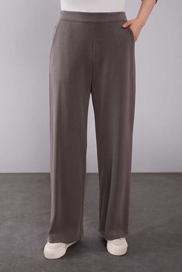 طقم مكون من قطعتين بياقة ذاتية التصميم باللون الكاكي - 5