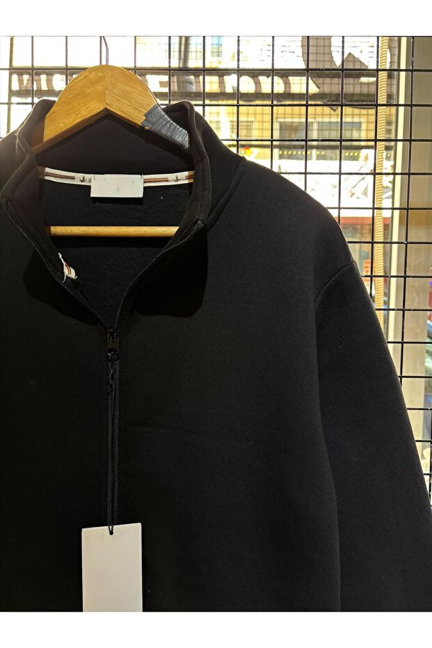 سترة سوداء مزينة بالشراشيب ومرصعة بالكريستال بالكامل - 2